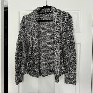 Moth Cozy Black and White Women's Sweater Size SMALL S